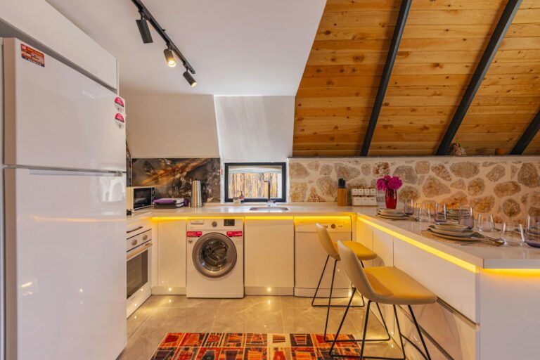 5 Must-Have Kitchen Decor Items to elevate Your space